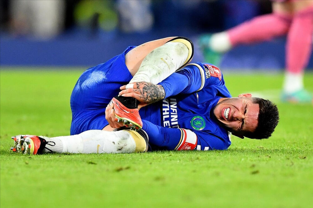 梅西在切尔西比赛中突破纪录，连败引发热议！