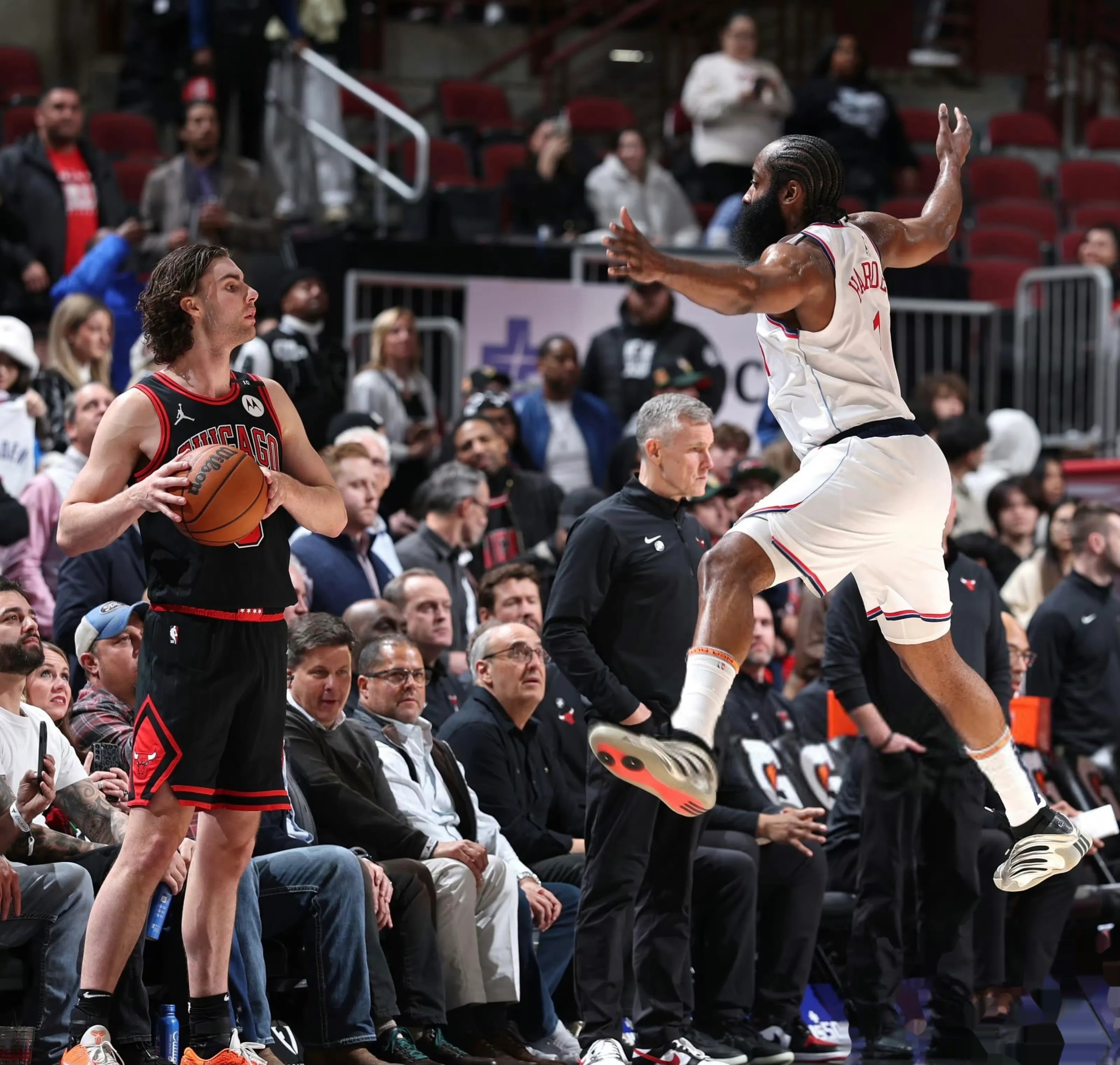 萨拉赫巅峰对决，哈登与40激战瑞士队分钟，关键助攻胜负难料！