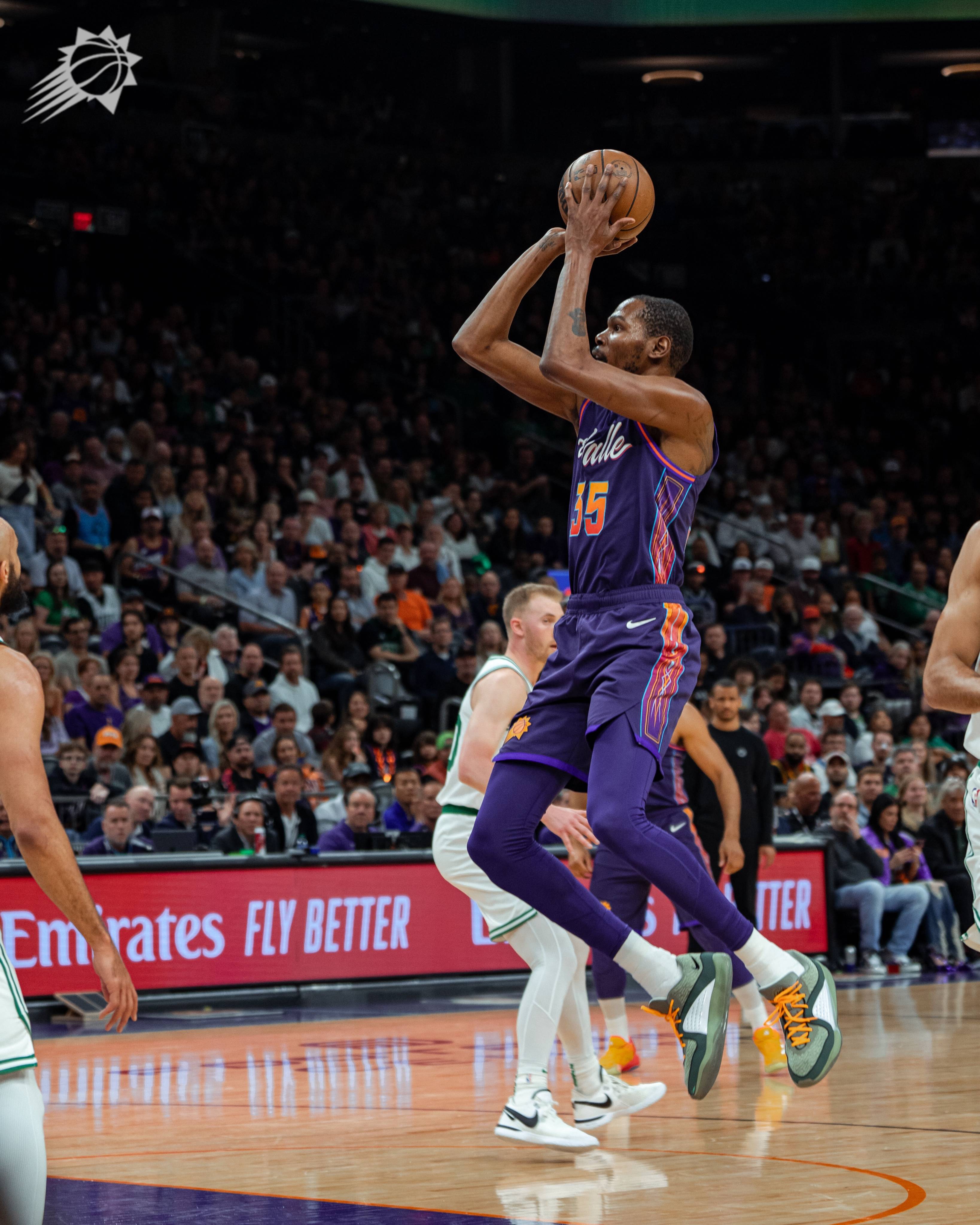 杜兰特连续十五场比赛得分超过关键助攻，公牛挑战极限！