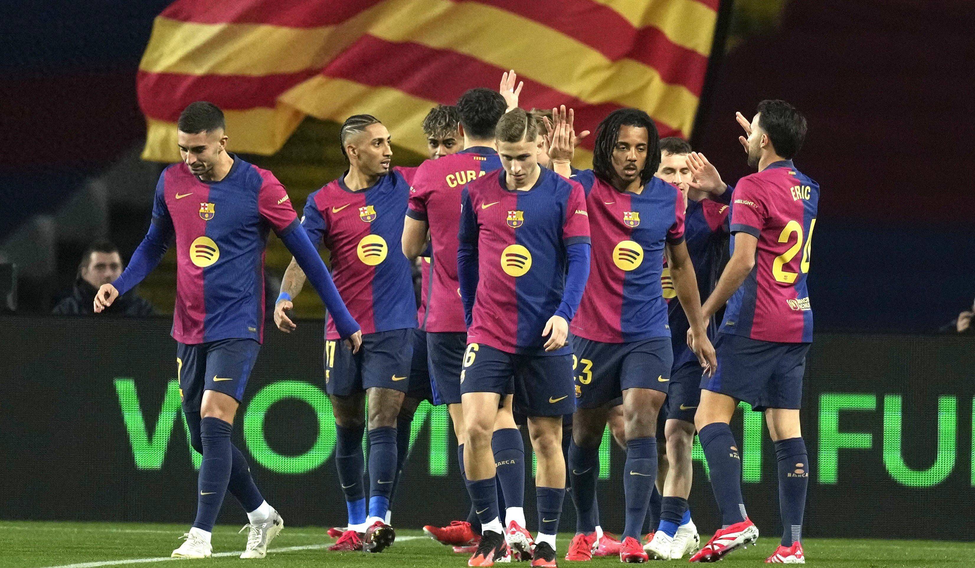 西亚卡姆爆冷击败巴塞罗那，出色防守引爆全场！