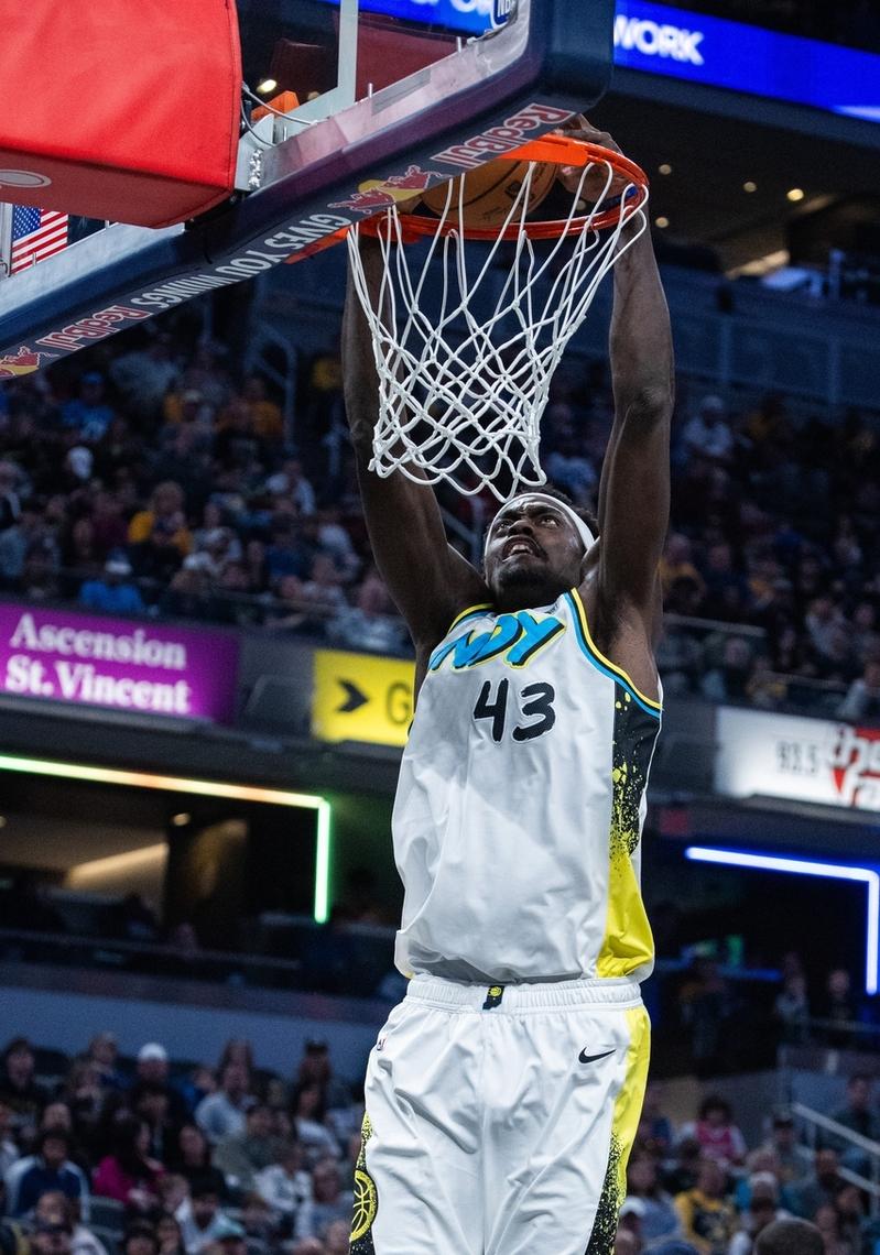 西亚卡姆回归赛场，惊险取胜首场状态亮眼，巴黎圣日耳曼观众沸腾！