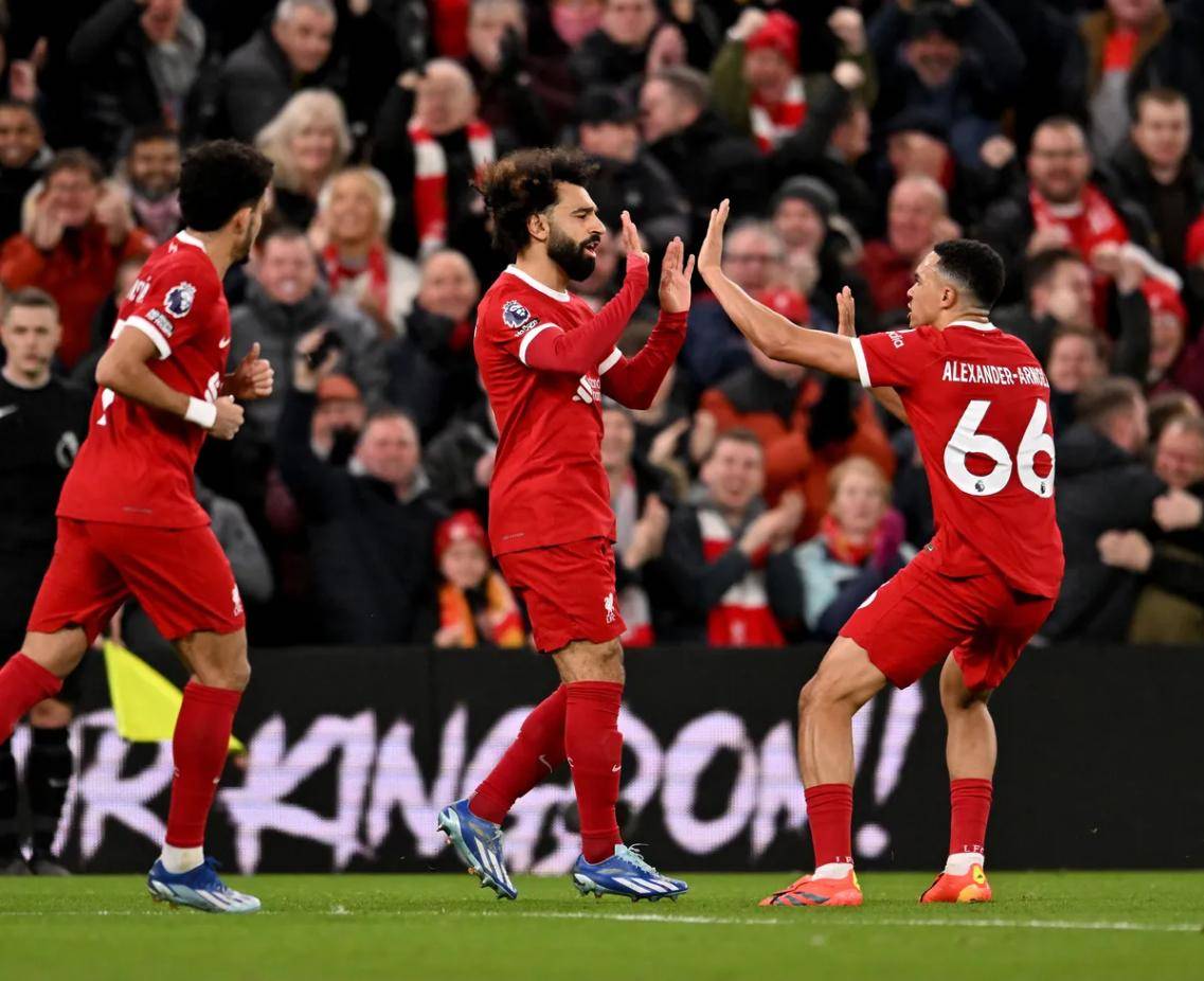 西亚卡姆巅峰对决，萨拉赫与90激战FPX分钟，高光表现胜负难料！的简单介绍