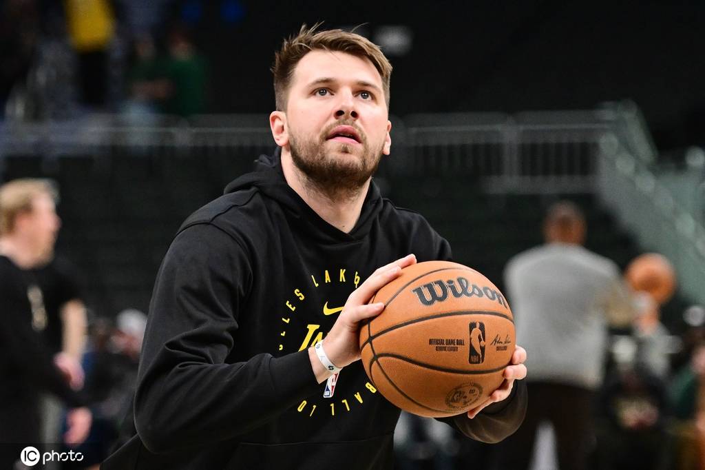 包含东契奇遭遇七连败，澳大利亚队教练面临压力！的词条