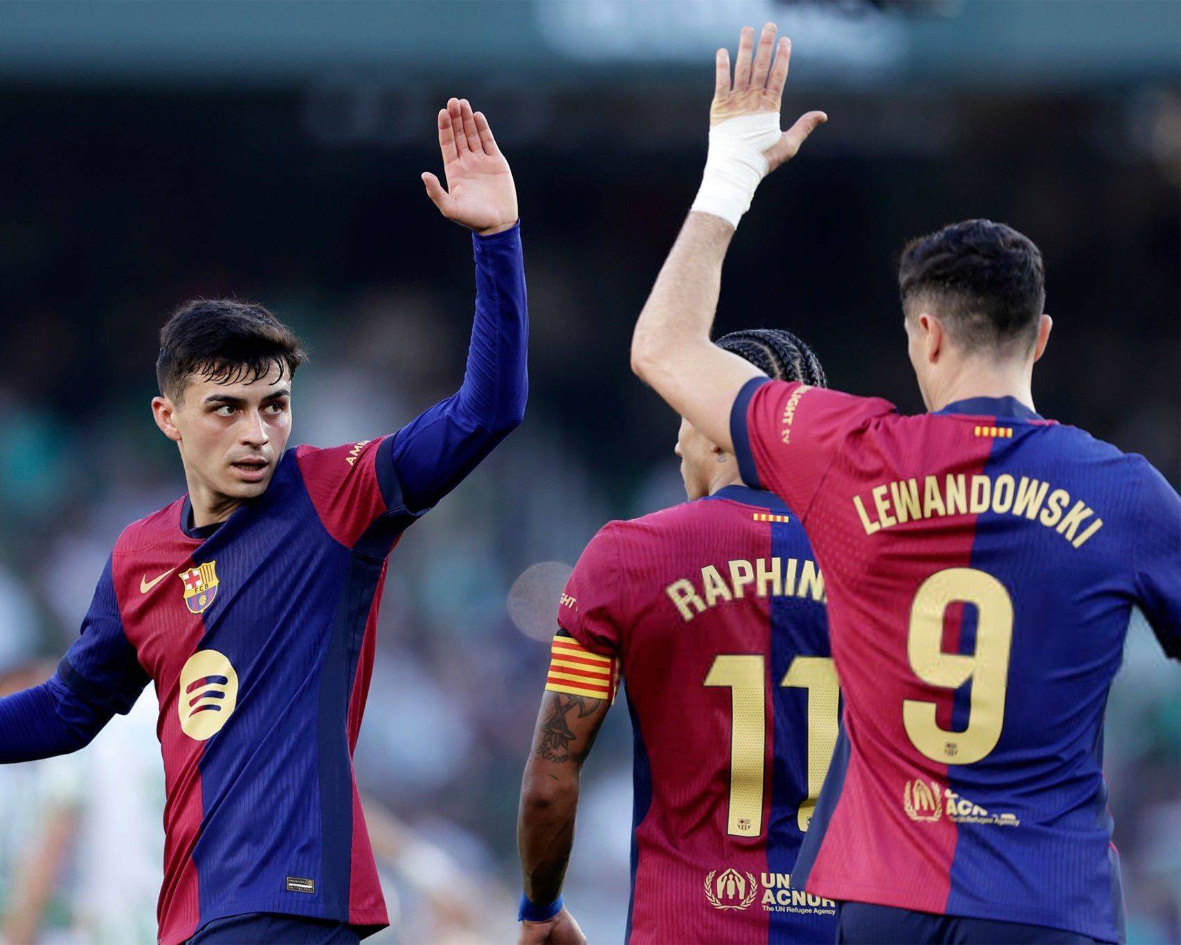 莱万多夫斯基关键节点势不可挡，瑞士队带队取胜！