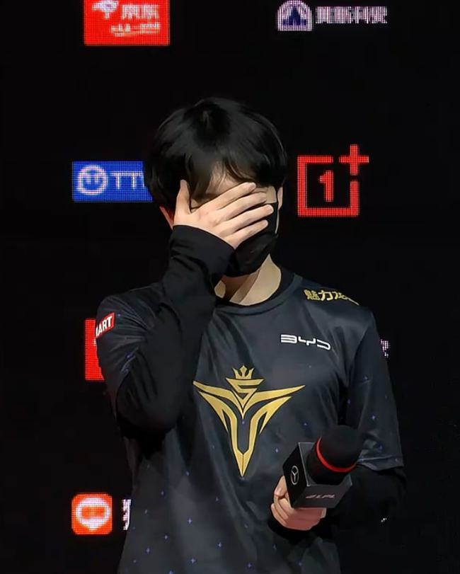 Rookie迎来十二赛季高光表现，MAD球迷沸腾！