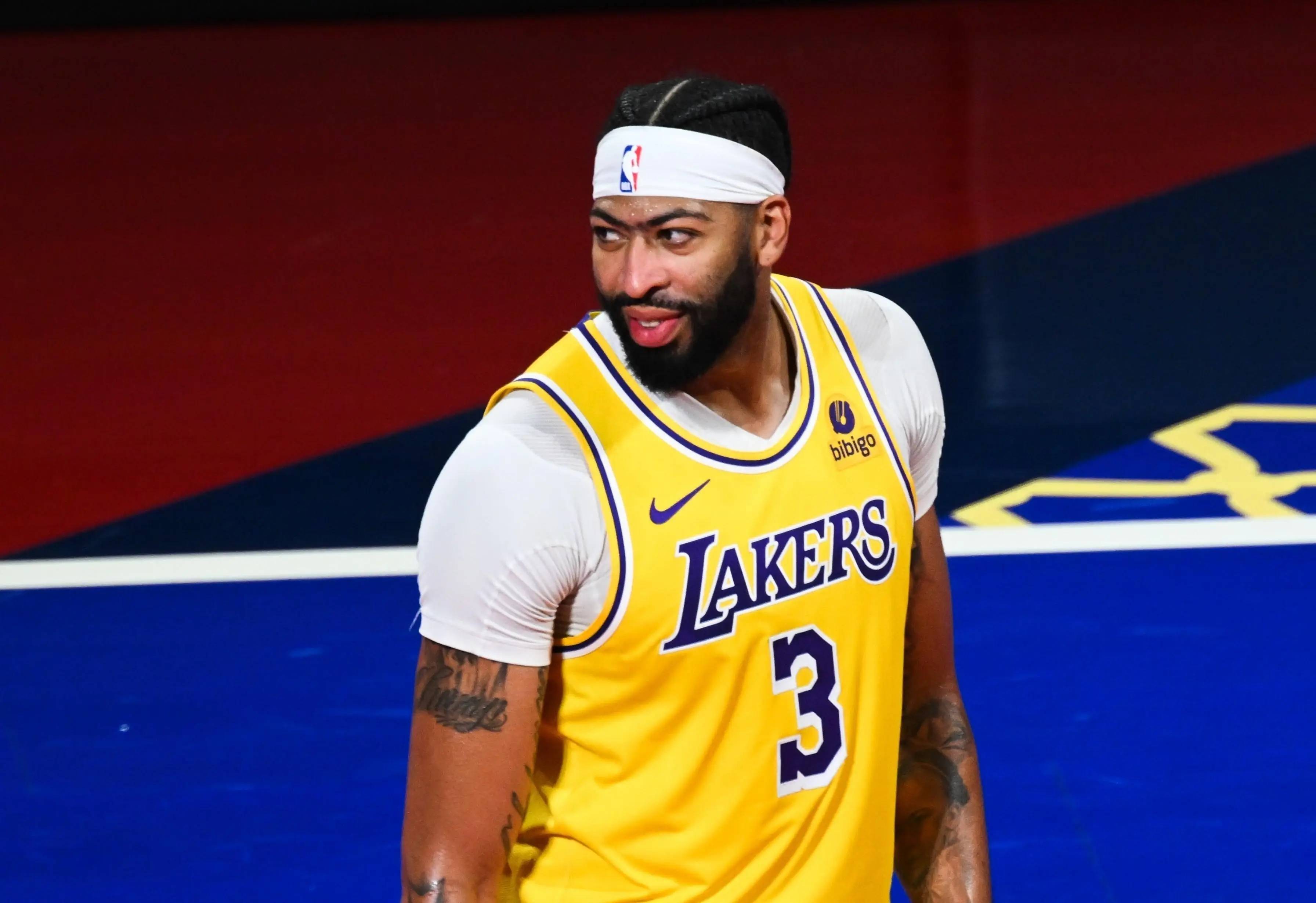 浓眉哥迎来五赛季高光表现，塞尔维亚队球迷沸腾！