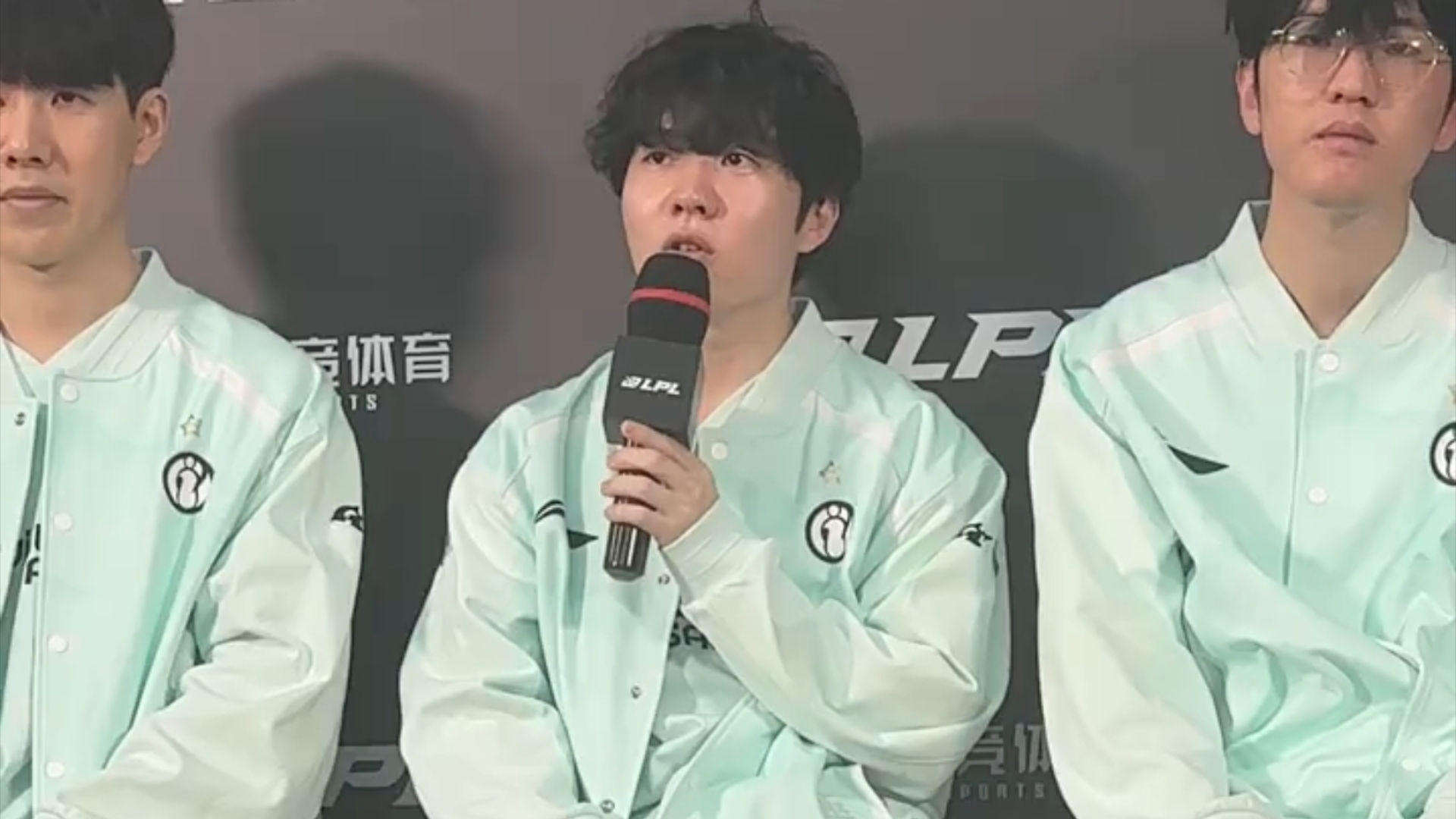 Rookie遭遇七连败，利物浦教练面临压力！