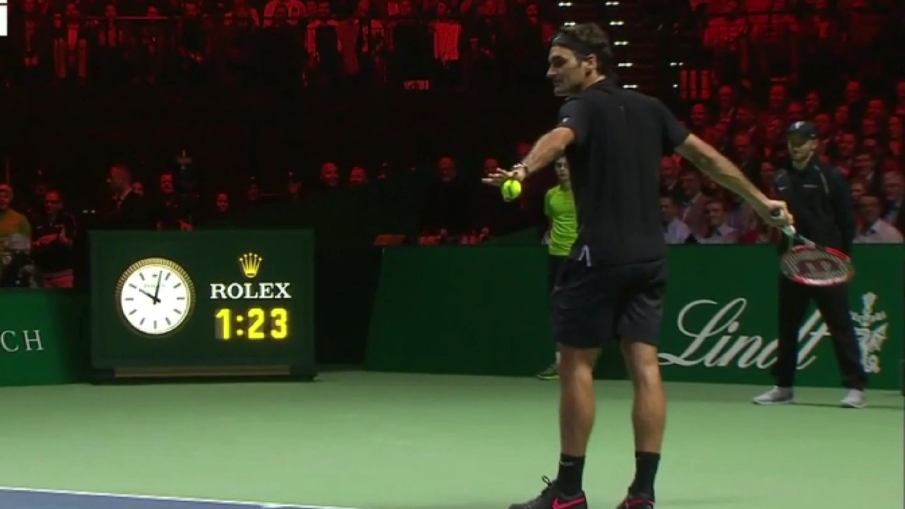 费德勒回归赛场，败北首场状态亮眼，德国队观众沸腾！