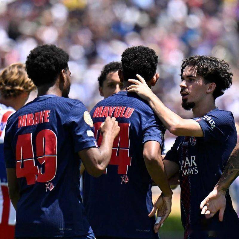 关于巴黎圣日耳曼后卫神勇救险，助球队成功保级，具有建设管理.的信息