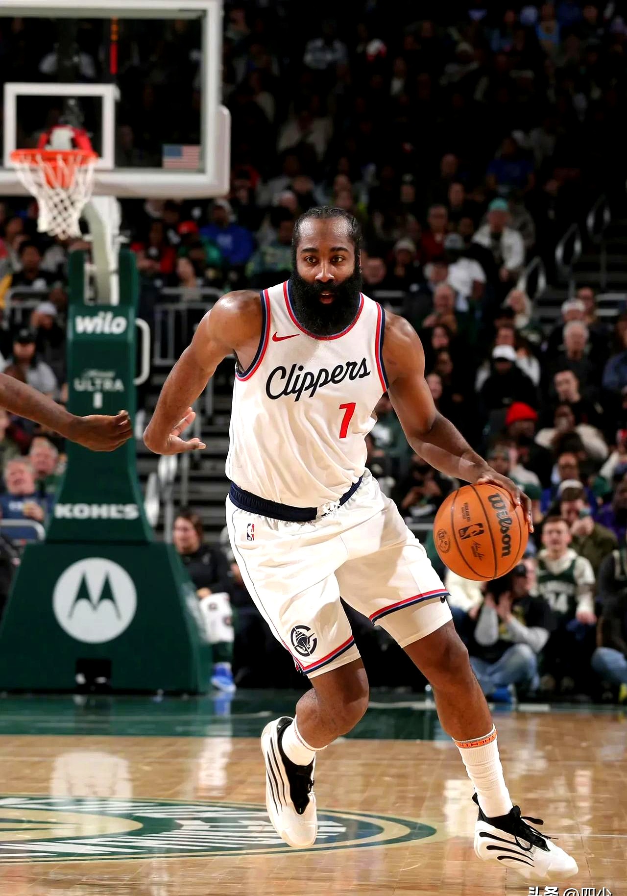 快船队惨败后更衣室爆发冲突，主帅回应，精华根据认为.