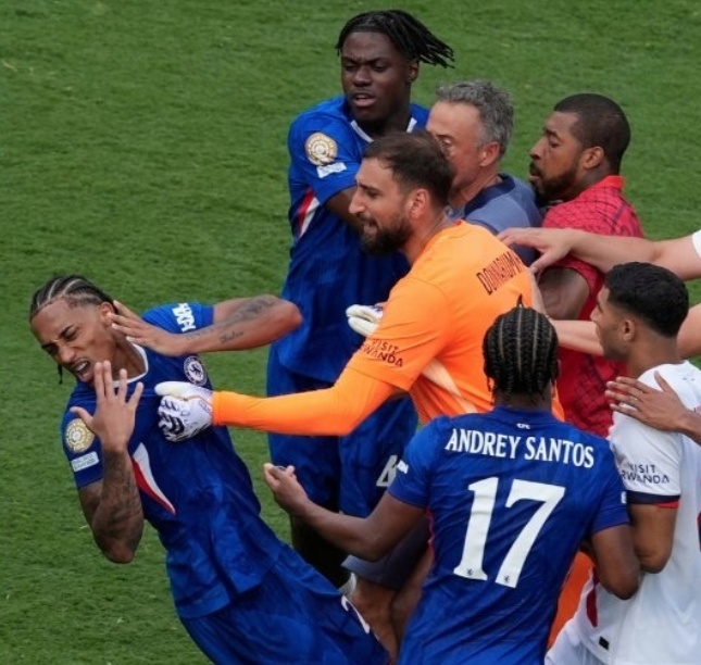 切尔西主场大捷，球员赛后激动庆祝胜利，那么科技.