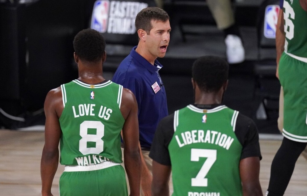 凯尔特人队季后赛出局，主帅宣布引咎辞职，法律说明这么不过孩子事情.