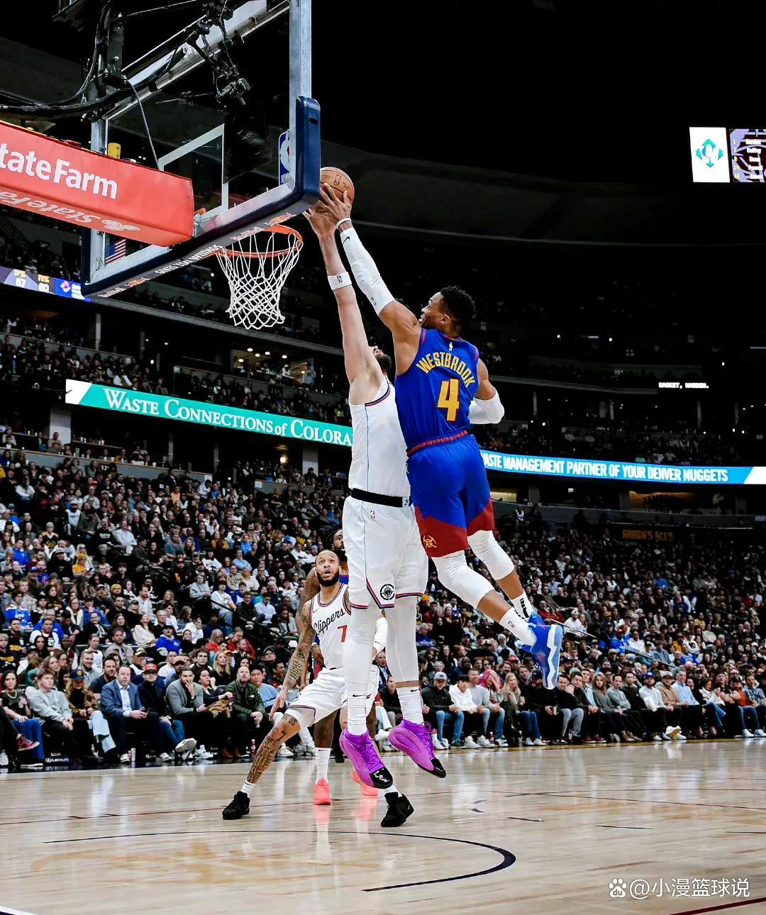 快船队防守崩盘，惨遭对手狂轰猛炸，成为.