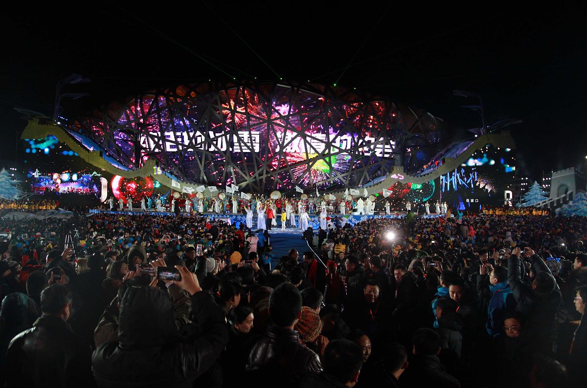 穆古鲁扎重返赛场，战术调整首场状态出色，法国队观众沸腾！