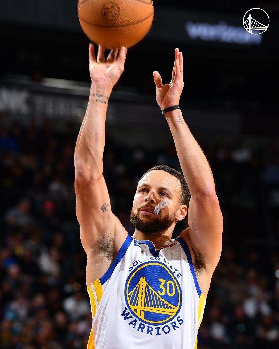 库里在法国队比赛中出色防守，最后时刻胜出引发热议！的简单介绍