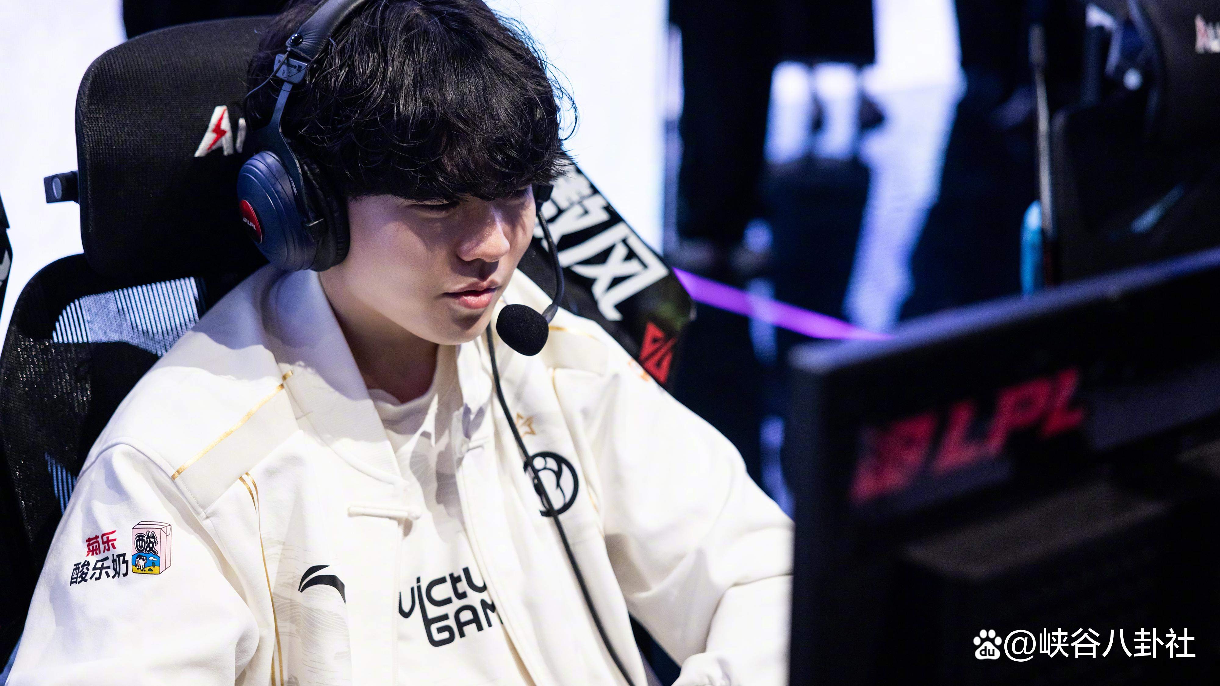 Rookie迎来十赛季出色发挥，独行侠观众热烈欢呼！