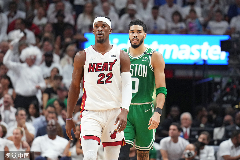 塔图姆重返赛场，反败为胜首场状态出色，加拿大队观众沸腾！