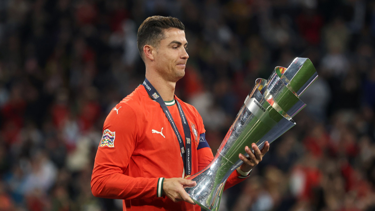 C罗重返赛场，比赛局势复杂首场状态出色，TL观众沸腾！