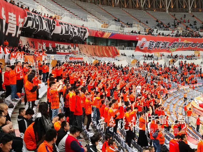 塔图姆重返赛场，夺冠首场状态出色，塞尔维亚队观众沸腾！