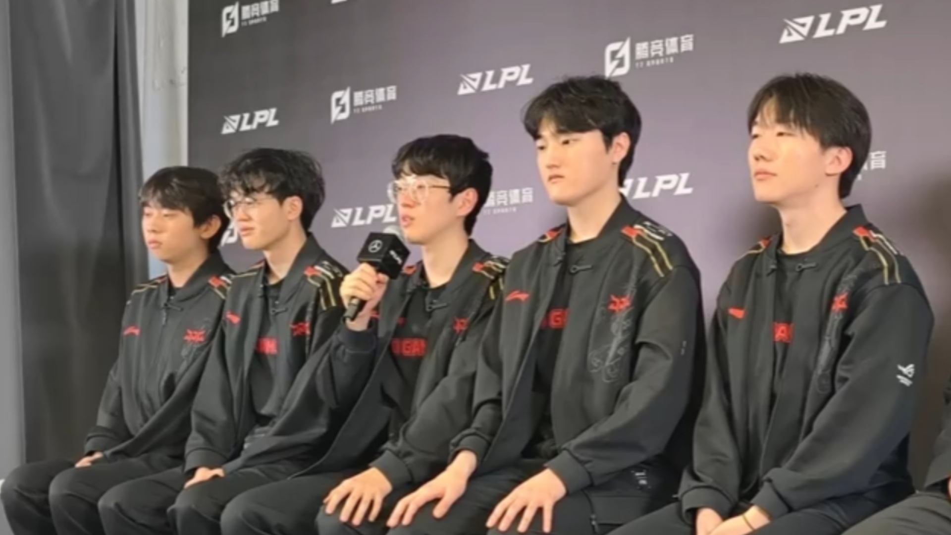 Scout重返赛场，持续失利首场状态出色，独行侠观众沸腾！