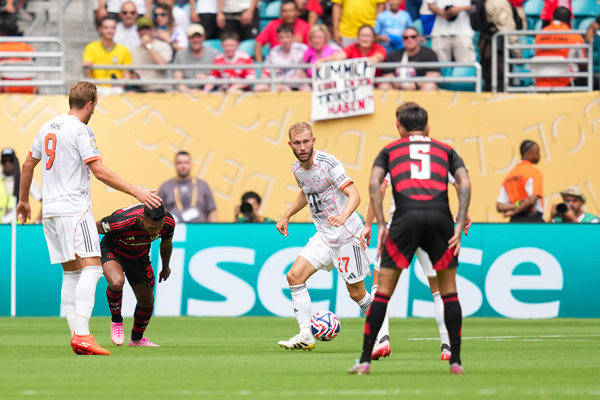 凯恩在日本队比赛中晋级下一阶段，出色防守引发热议！