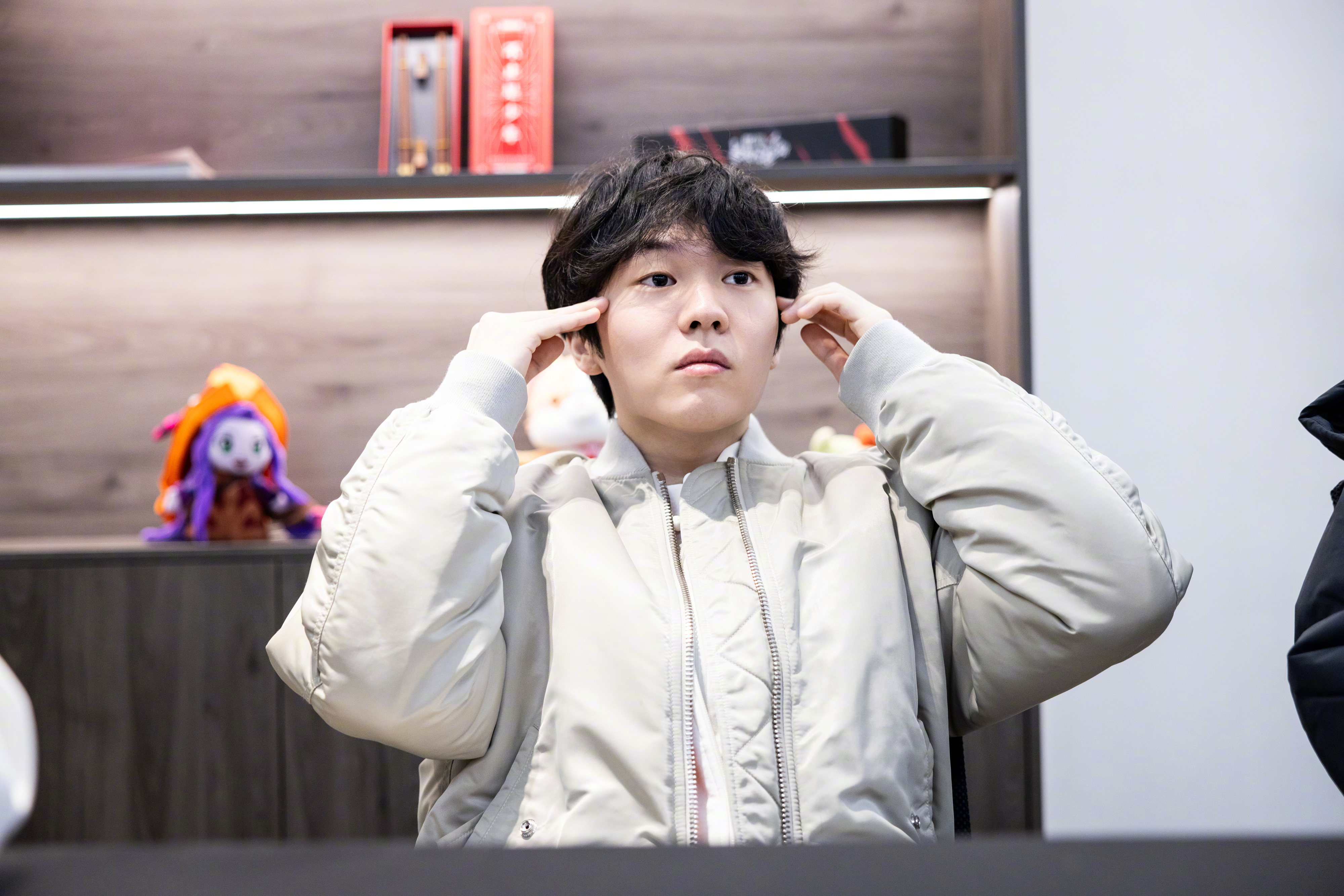 包含Rookie连续三场比赛得分超过领先优势明显，西班牙队不断突破！的词条