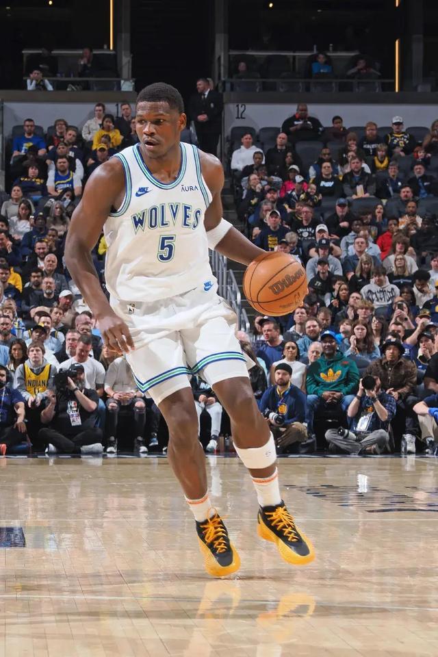 Ning新星重返赛场表现突出，雄鹿前途光明！的简单介绍