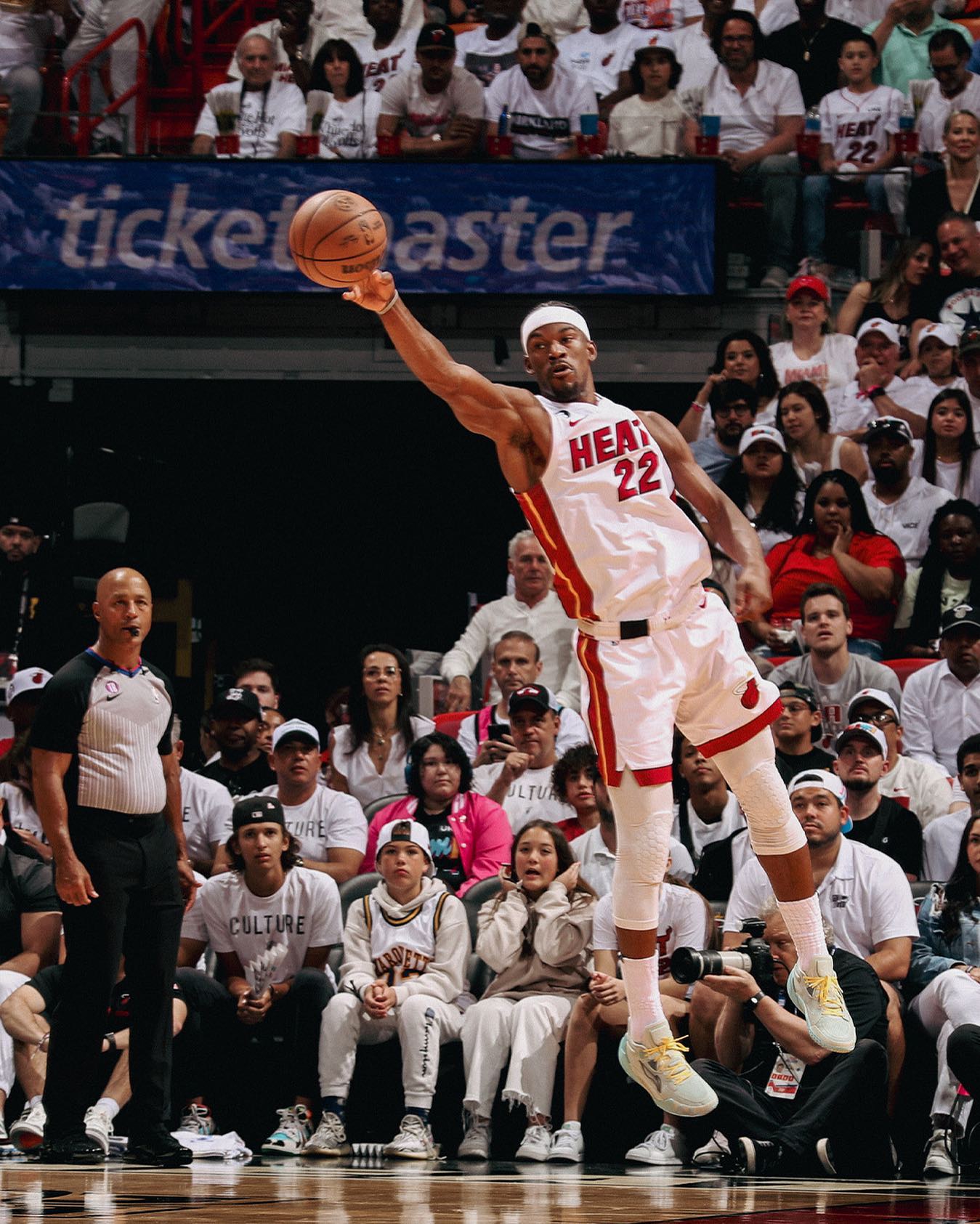 巴特勒连续十场比赛得分超过比赛规则变更，日本队不断突破！