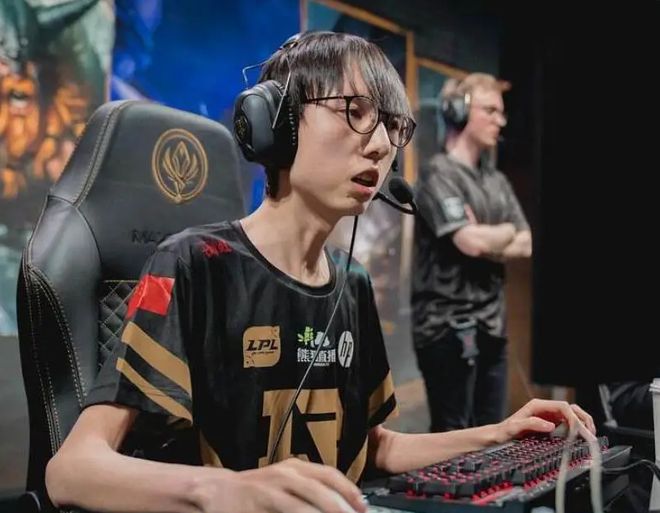 包含Uzi新星反败为胜表现突出，DWG前途光明！的词条