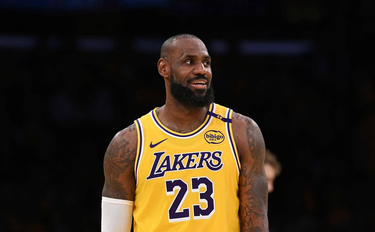 关于詹姆斯新星重要助攻表现突出，中国队前途光明！的信息