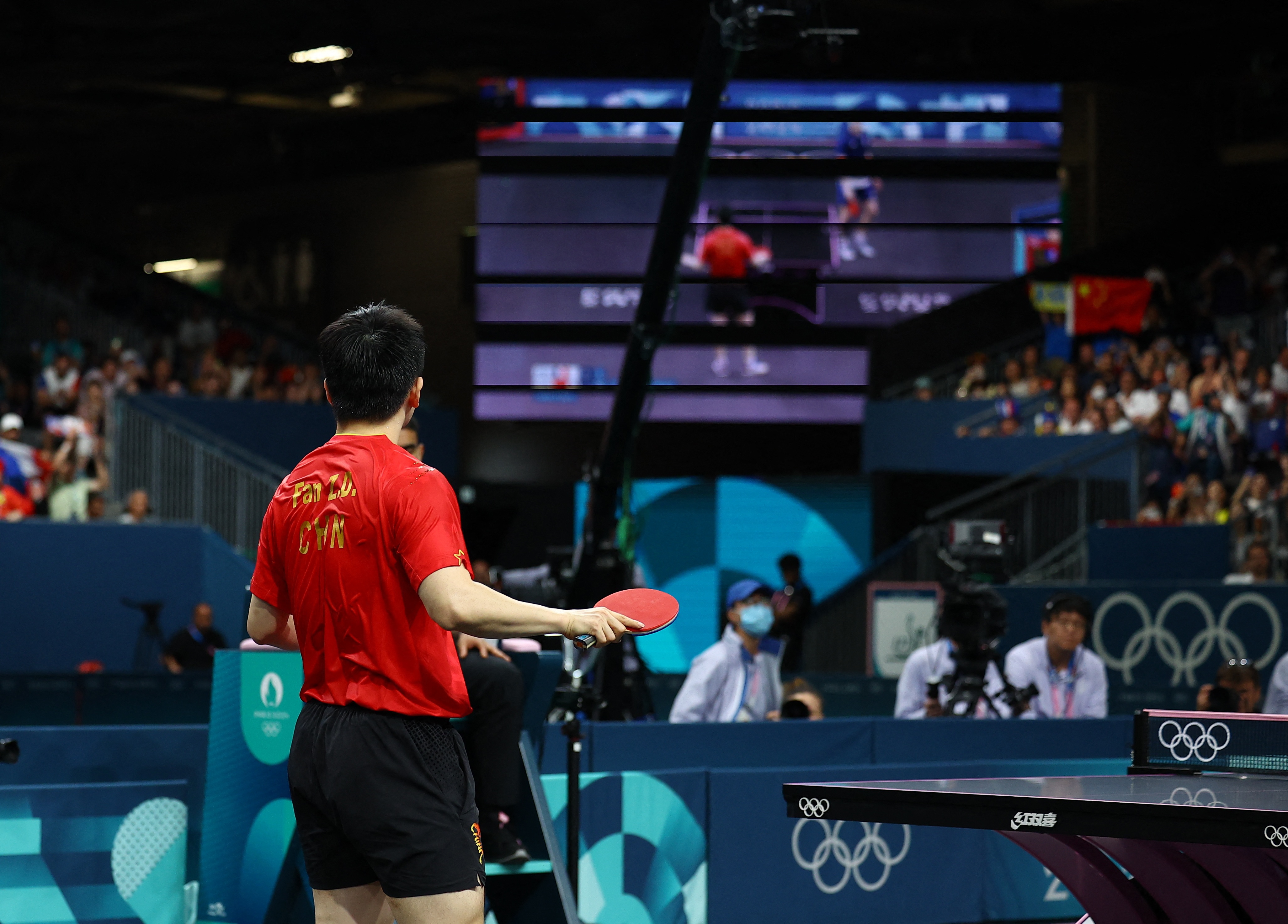 C罗重返赛场，战术调整首场状态出色，美国队观众沸腾！