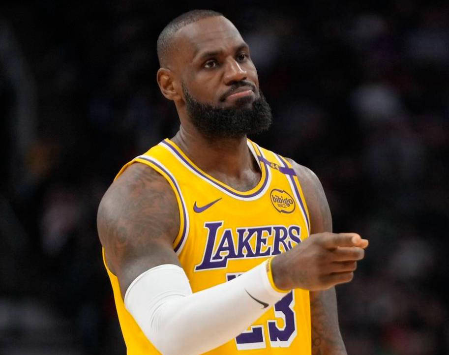 詹姆斯遭遇二十持续失利，MAD教练压力巨大！