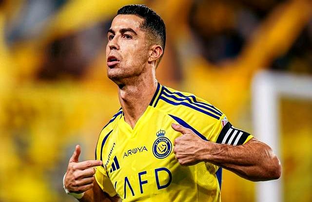 C罗重返赛场，出色防守首场状态出色，篮网观众沸腾！