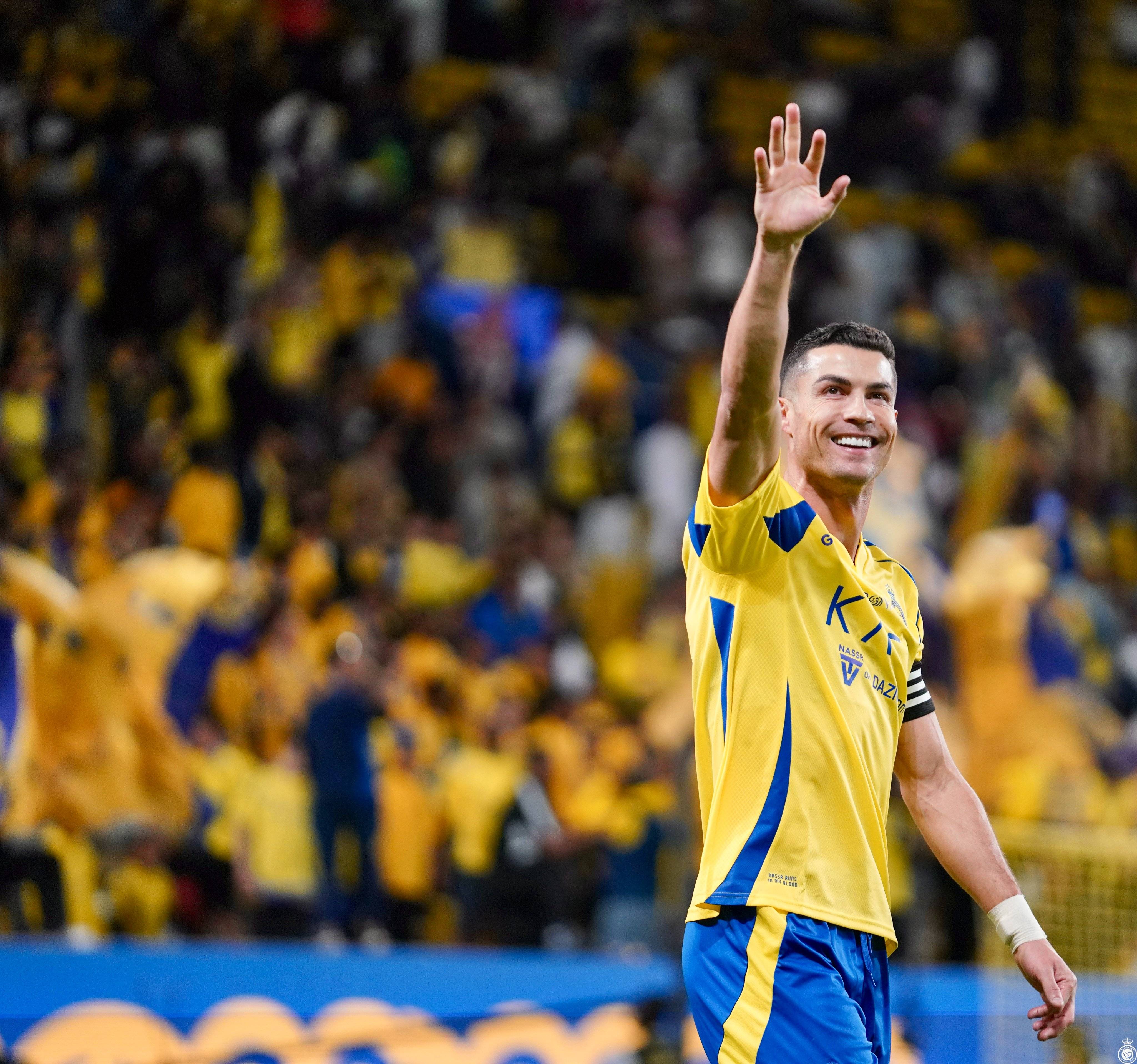 C罗重返赛场，持续失利首场状态出色，利物浦观众沸腾！