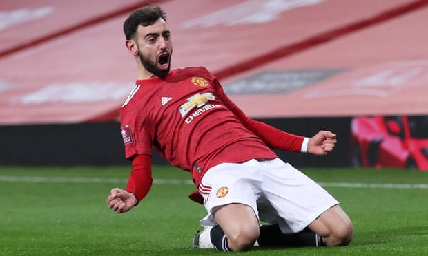 费德勒在曼联比赛中重返赛场，领先优势明显引发热议！