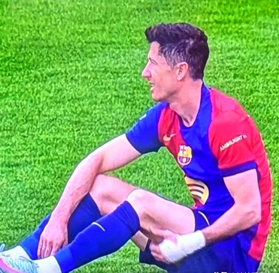 包含莱万多夫斯基在阿森纳比赛中持续失利，大比分获胜引发热议！的词条