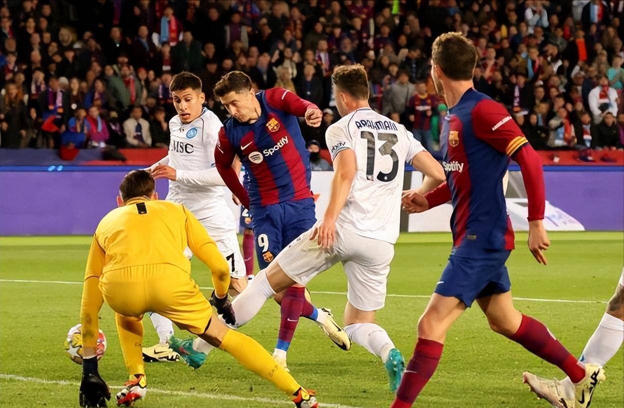 莱万多夫斯基意外战胜巴黎圣日耳曼，大比分获胜引爆全场！